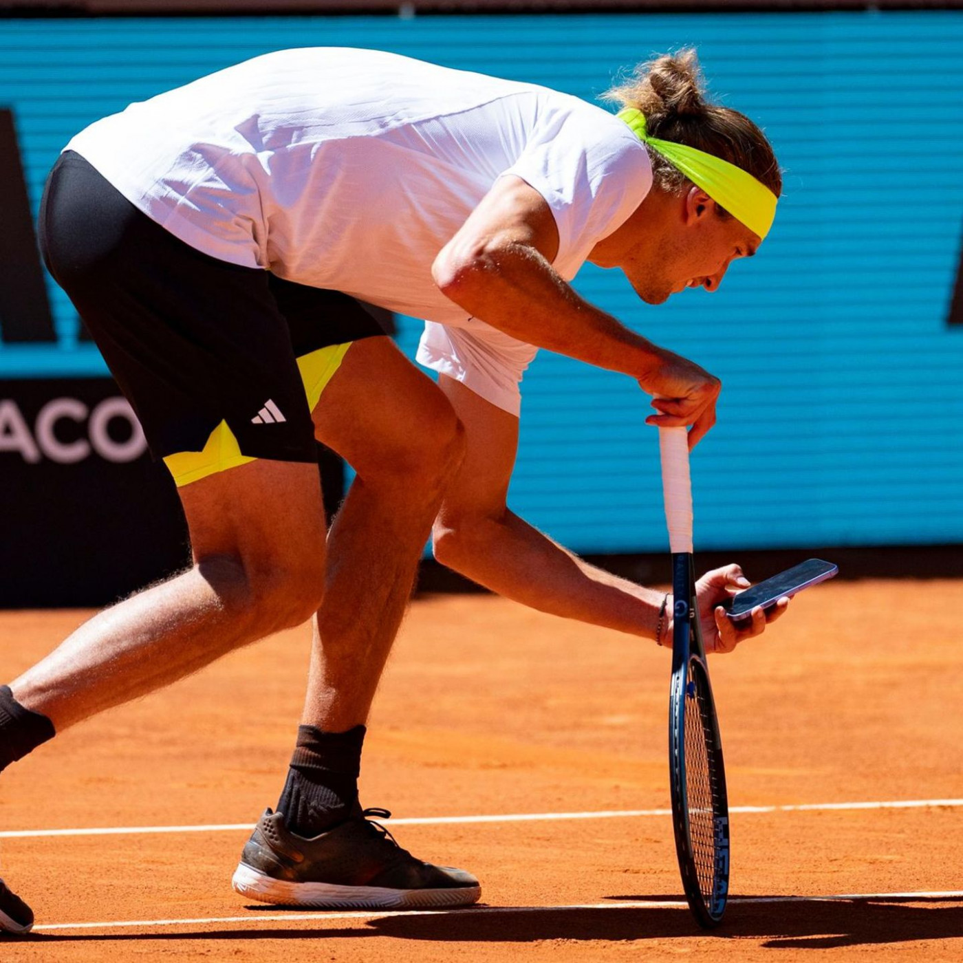 Zverev will Schiedsrichter ärgern und macht auf dem Platz Handy-Foto
