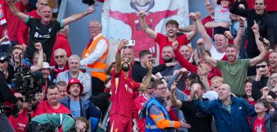 Liverpool Rekordmeister – Salah macht Titel-Selfie während des Spiels