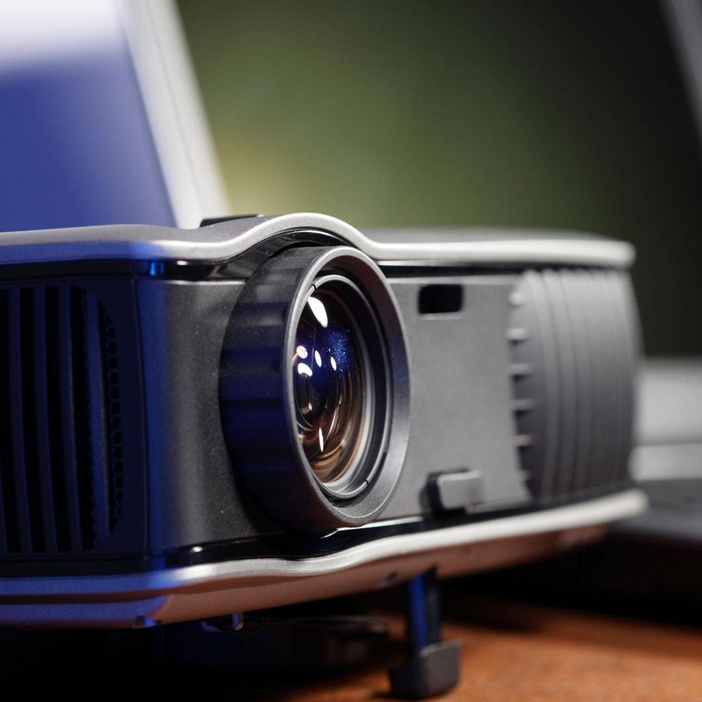Full HD Mini-Beamer für 98 statt 199 Euro: Die Top-Deals am Dienstag