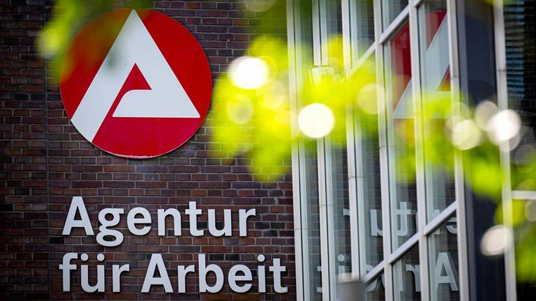 Zahl der Arbeitslosen nur leicht gesunken