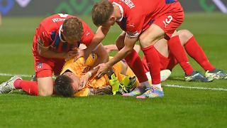 Schlimmer Zusammenprall: Große Sorge um Heidenheims Torwart