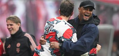 „We are the Champions“ – FC Bayern wird nach Leverkusens Patzer vorzeitig Meister