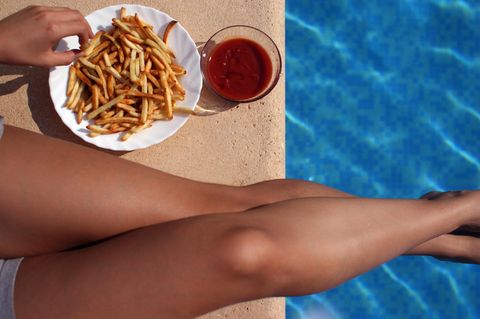 Mit vollem Magen darf man nicht Schwimmen gehen – stimmt's?