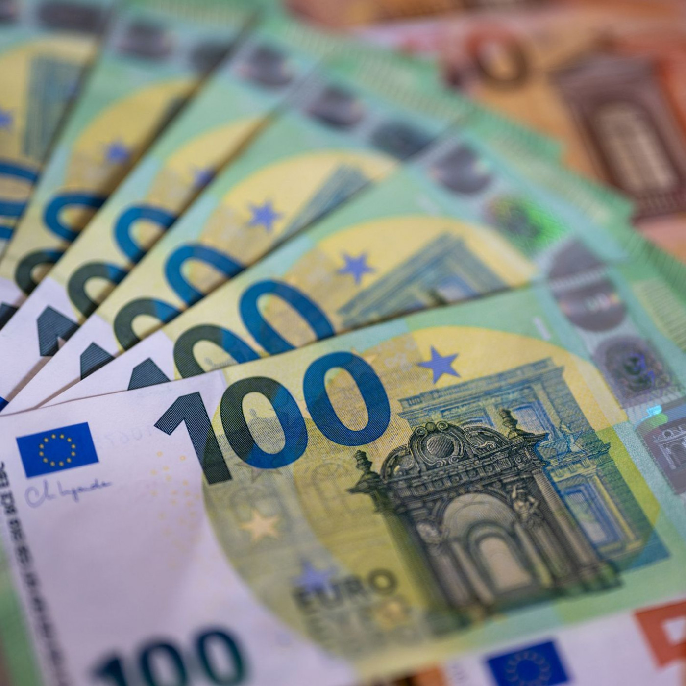 Milliarden unter den Matratzen: Bargeldmenge steigt weiter