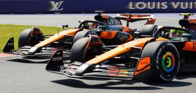 McLaren schießen sich gegenseitig ab – George Russell jubelt