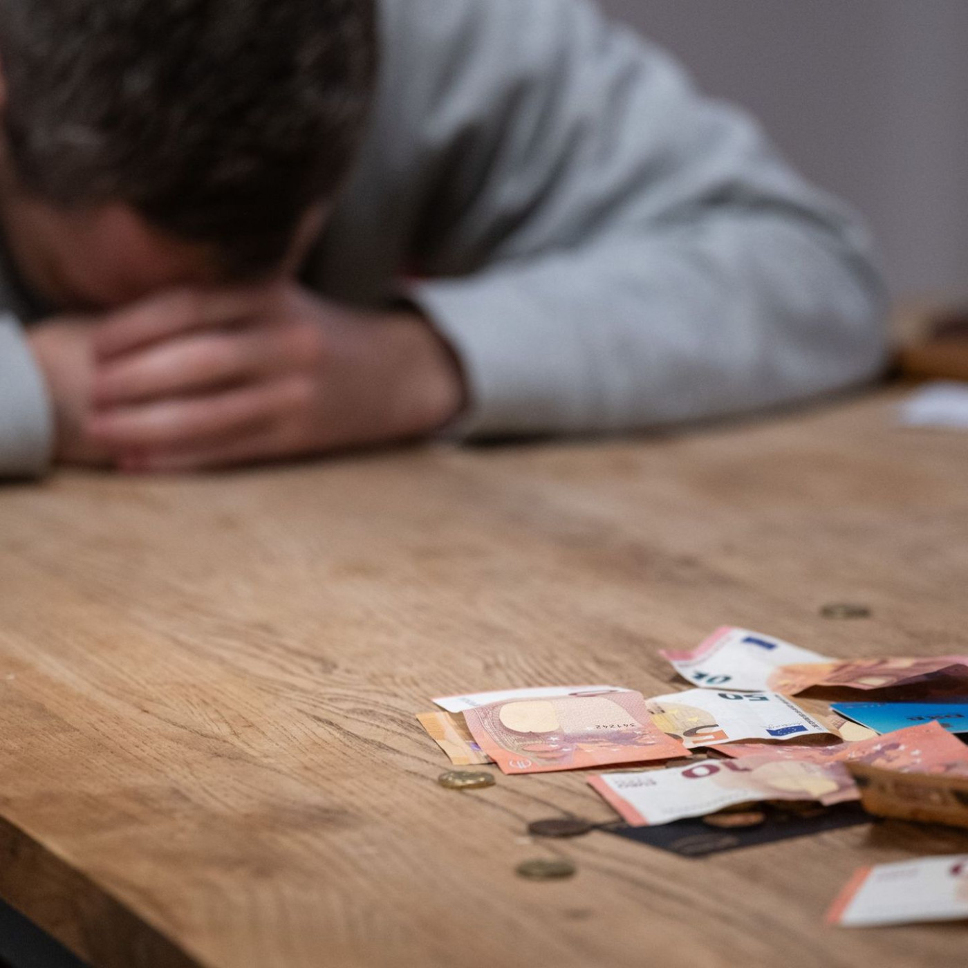 Singles suchen häufiger Hilfe bei Schuldnerberatungen