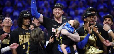 „Danke Dirk!“ Hartenstein holt als zweiter Deutscher den NBA-Titel