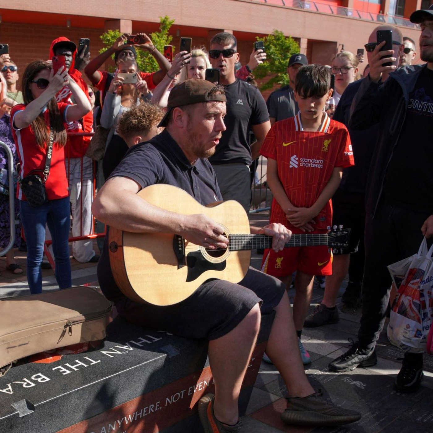 Gänsehaut-Moment im Video: Fans singen "You'll Never Walk Alone" für Jota