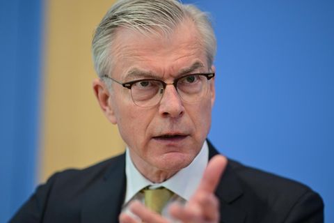 Wirtschaftsweiser warnt vor drastischem Anstieg der Sozialabgaben