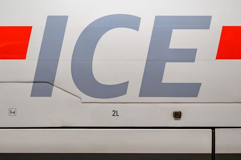 Urteil: Bahn darf Tickets nicht nur digital verkaufen
