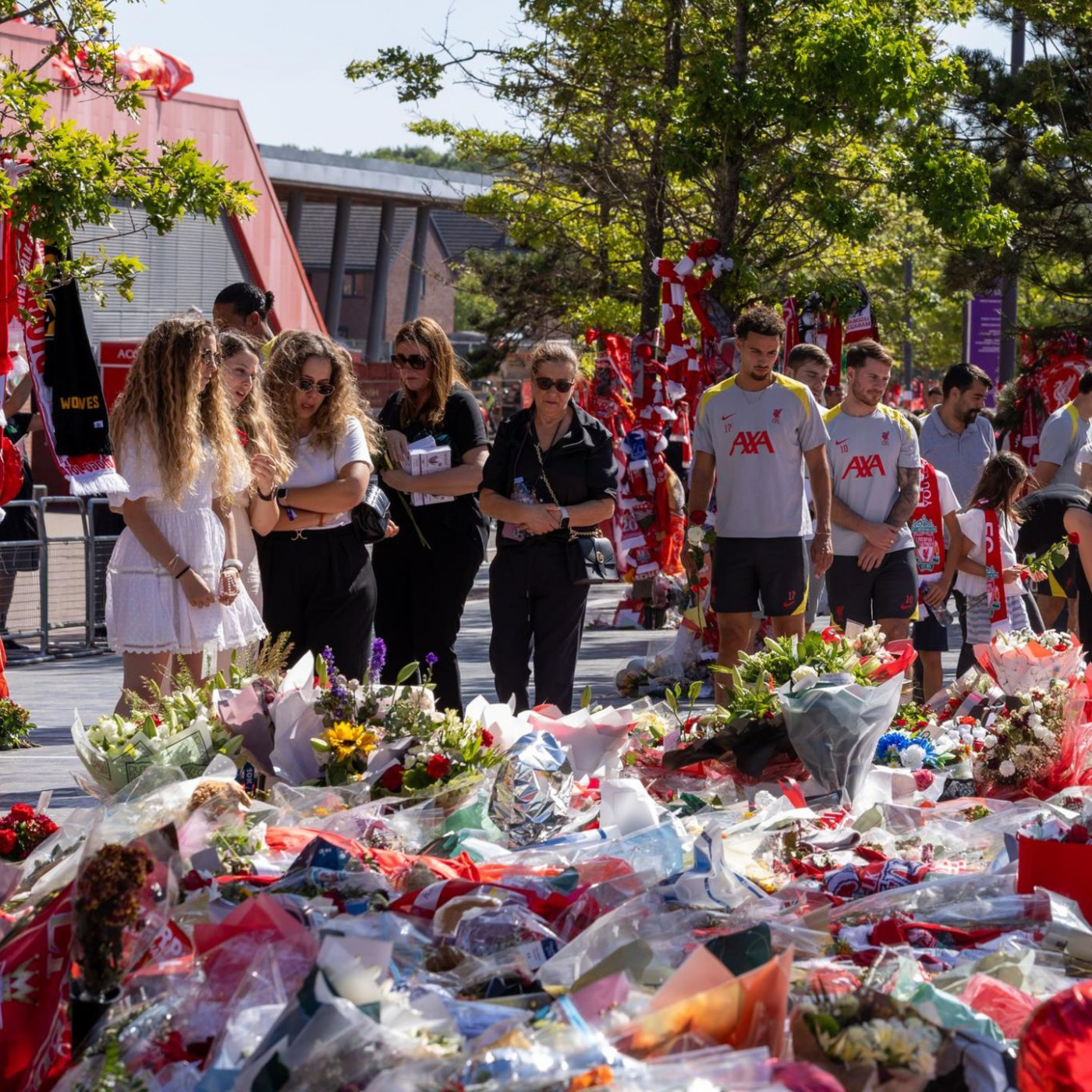 Jota-Familie besucht Anfield – Liverpool-Spieler begleiten sie