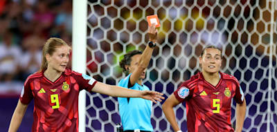 Pause – DFB-Frauen taumeln zu zehnt in die Kabine