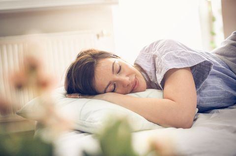 Warum ein Dinkelkissen Verspannungen an Kopf, Nacken und Schultern lösen kann