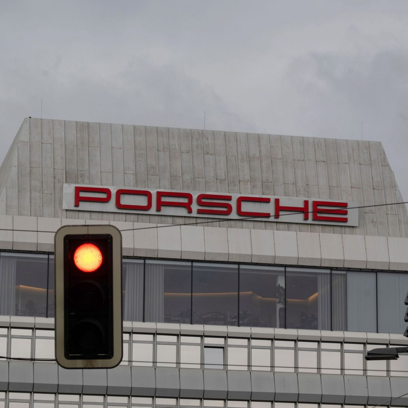 Porsche-Chef Blume kündigt weiteres Sparprogramm an