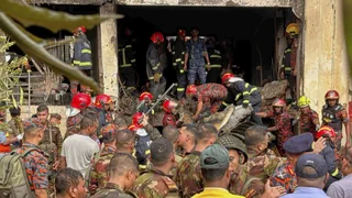 Militärflugzeug fliegt in Dhaka in Schulgebäude – 16 Tote