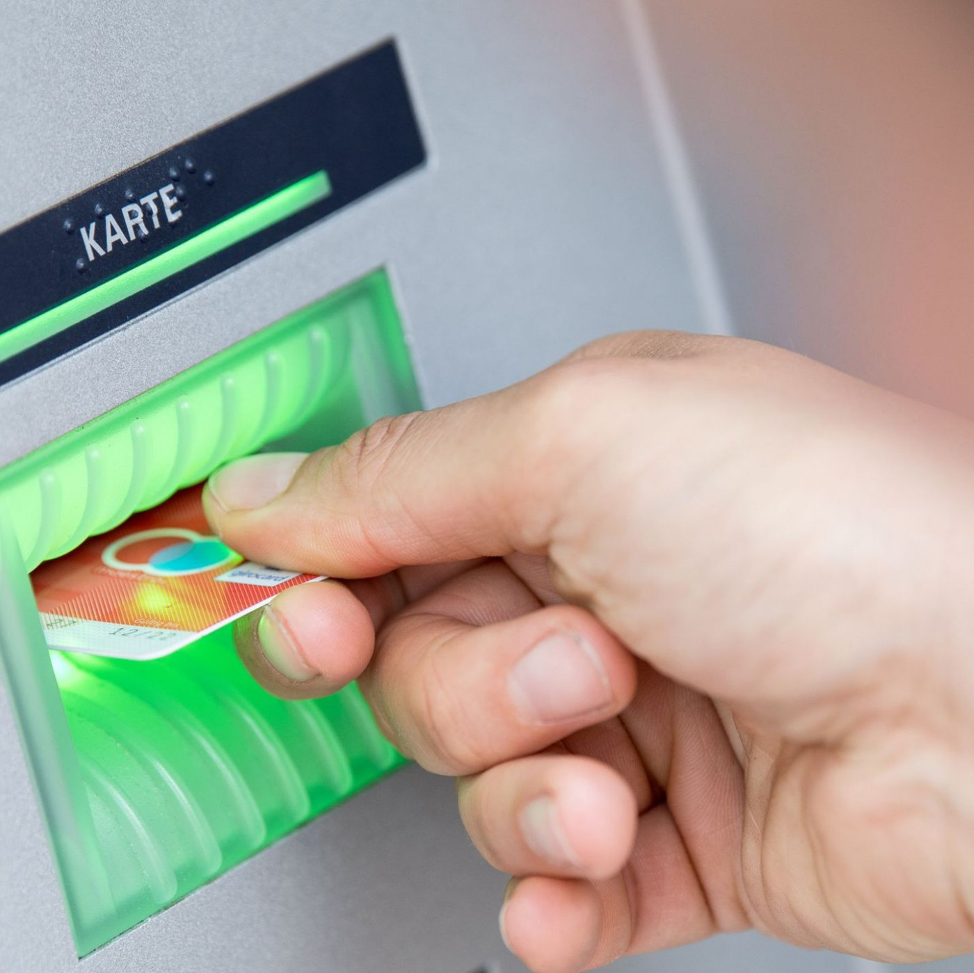 Zahl der Geldautomaten in Deutschland fällt unter 50.000