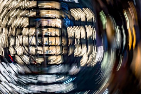 Weniger Menschen leisten Überstunden