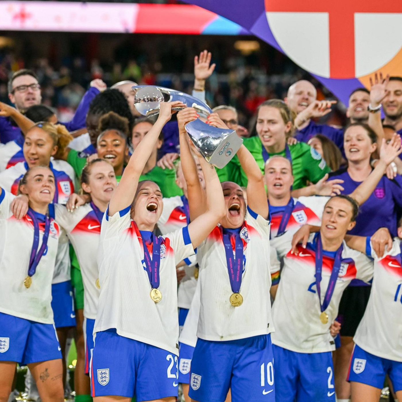 England verteidigt den Titel im Elfmeterschießen