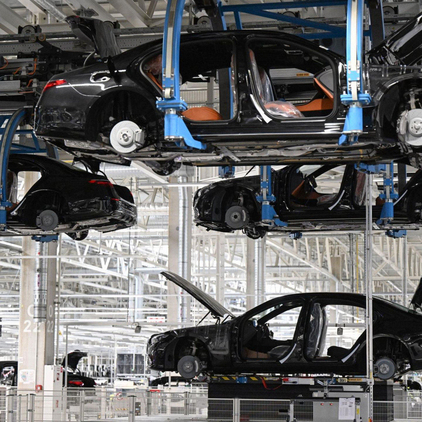 Mercedes-Gewinn bricht um mehr als die Hälfte ein