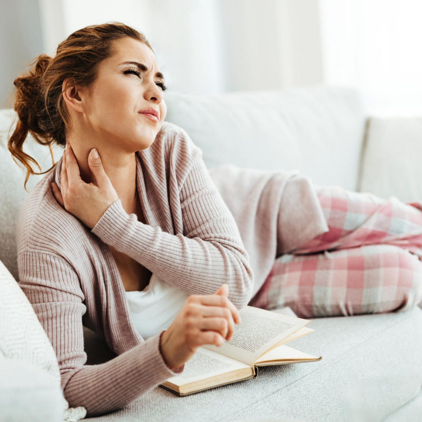 Leseknochen gegen Verspannungen: So entlasten Sie Ihren Nacken beim Lesen