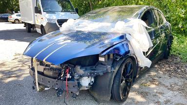 Unfälle mit E-Autos sind immer noch teurer