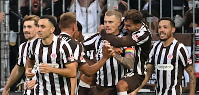 Wahnsinn am Millerntor – St. Pauli holt 1:3 gegen Dortmund auf