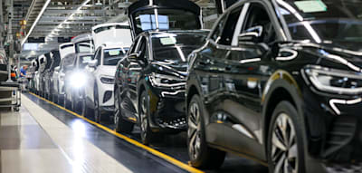 Zahl der Industriebeschäftigten sinkt – Deutsche Autobranche baut über 50.000 Jobs ab