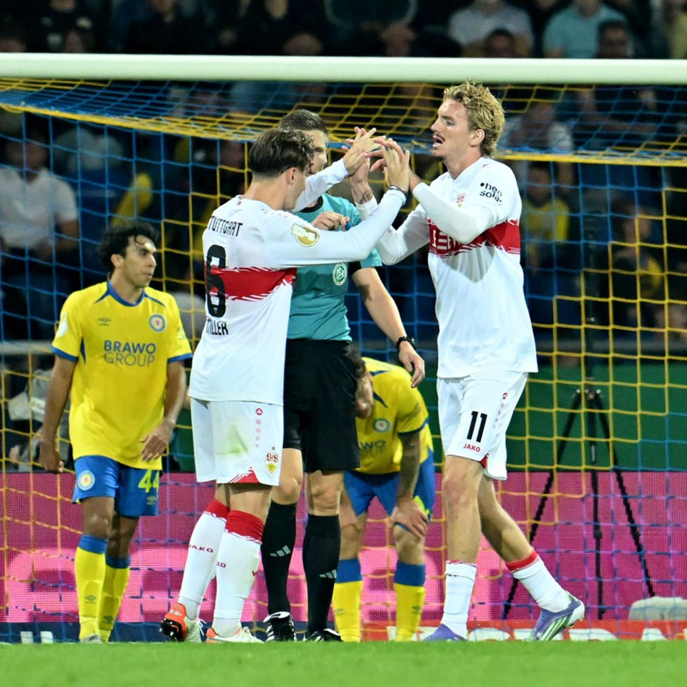 VfB Stuttgart ringt Braunschweig erst im Elfmeterschießen nieder