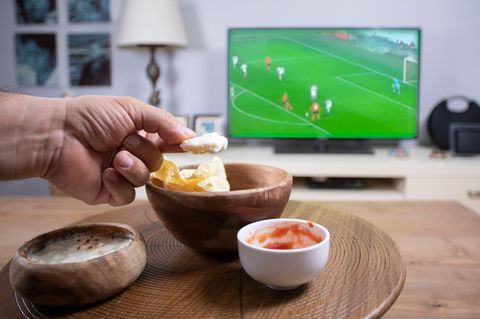 Euphorie auf dem Sofa: Mit diesen Snacks wird der Fußballabend zum Genuss