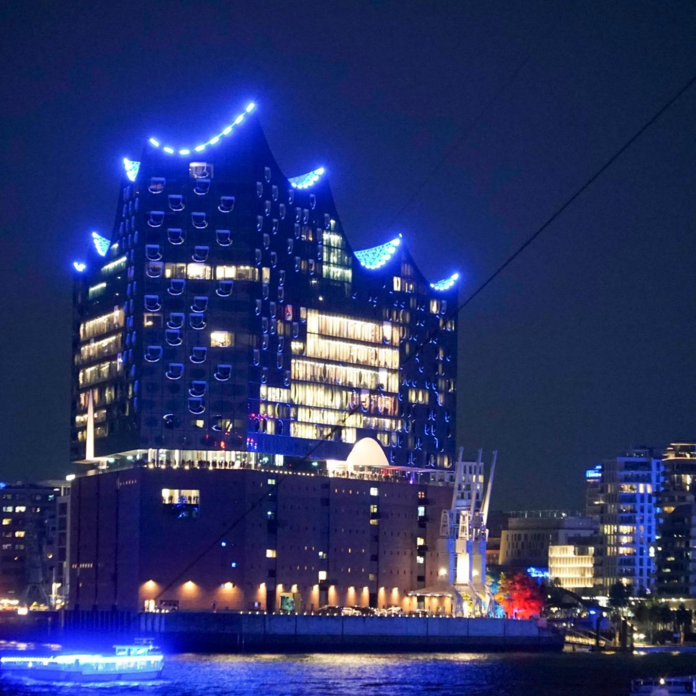 Der Hamburger Hafen macht blau