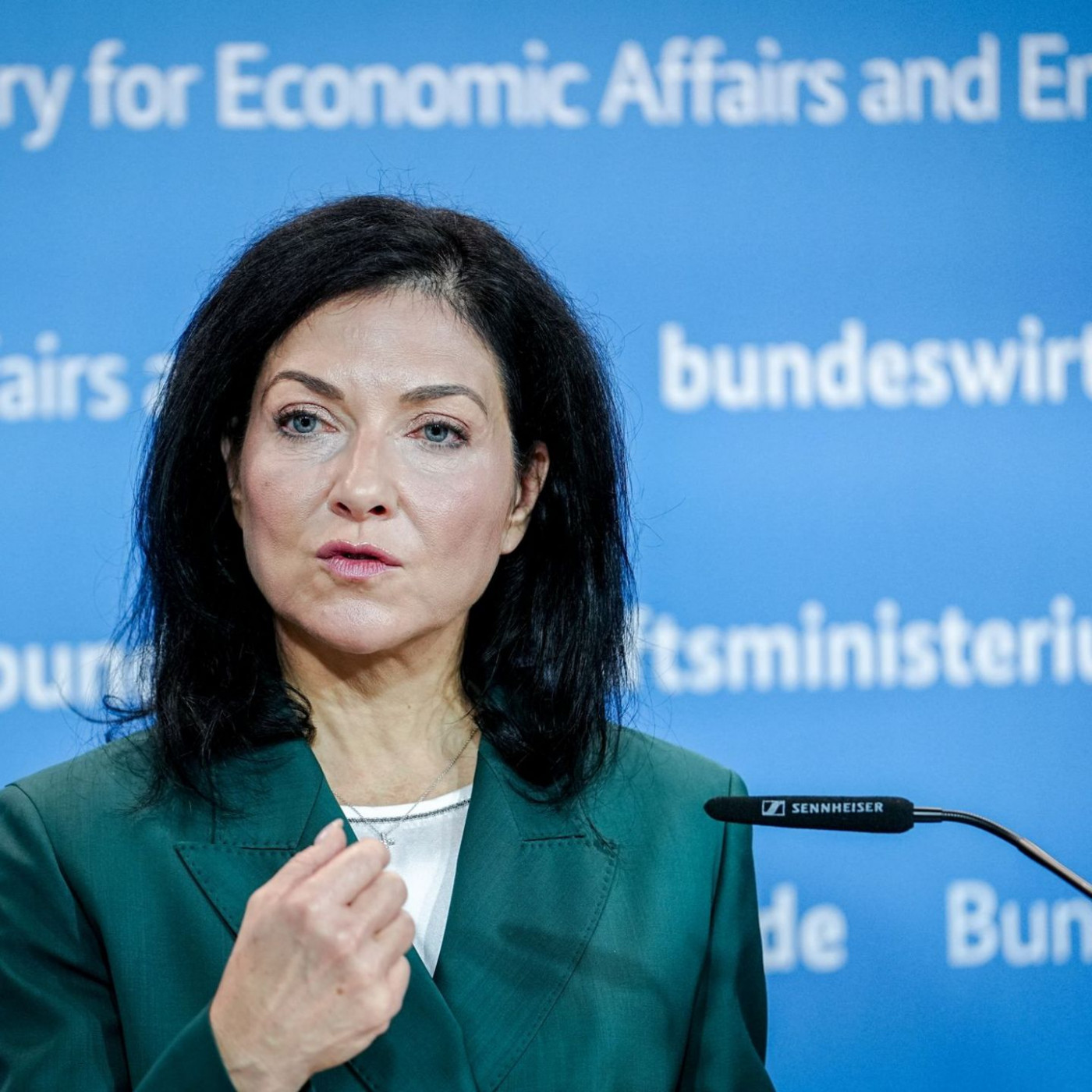 Reiche steuert bei Energiewende um und will Subventionen streichen