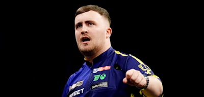 Erst im siebten Versuch schafft der Darts-Superstar seine Theorieprüfung