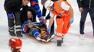 Eishockey-Profi kann nach brutalem Check Krankenhaus verlassen