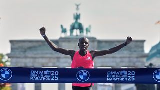 Berlin-Sieger Sabastian Sawe zahlt den Preis der Schwüle