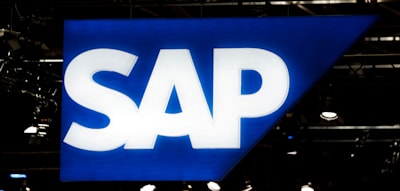 SAP und OpenAI wollen Verwaltung mit sicherer KI von Papierbergen befreien