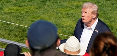 Während Trump im Tiefflug ankommt, erwischt das US-Team einen Desaster-Start