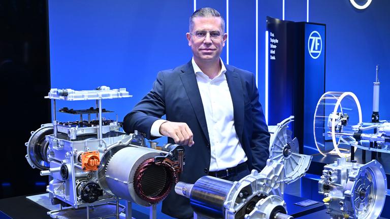 Autozulieferer ZF kündigt schärferes Sparprogramm an
