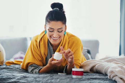 Hautpflege im Herbst und Winter: Darauf sollten Sie nun besonders achten