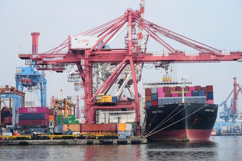 KI-Boom und Zölle: Welthandel legt überraschend stark zu