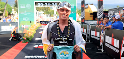 In der 13. Woche schwanger quält sich die deutsche Triathletin durch die Hitze