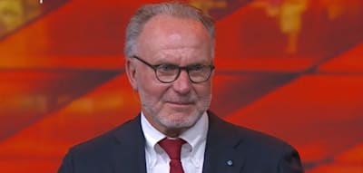 Als er über seine Frau spricht, kämpft Rummenigge mit den Tränen