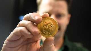 Gold rauscht in die Tiefe