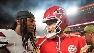 Mahomes wirft das Ei erst zum Gegner und dann zu seinen Chiefs