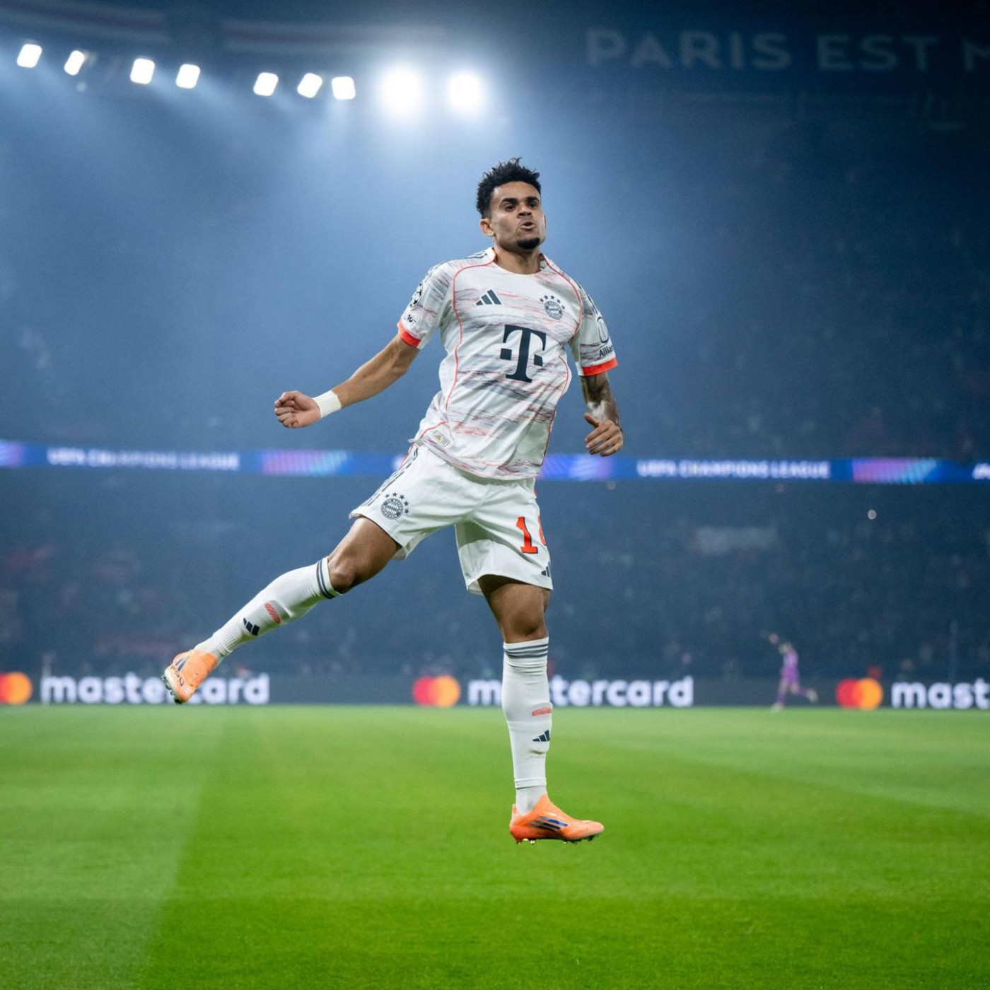 Die Halbzeit des Luis Díaz: erst alle Tore dann Rot