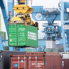 DIHK sieht noch langen Weg aus Wirtschaftskrise