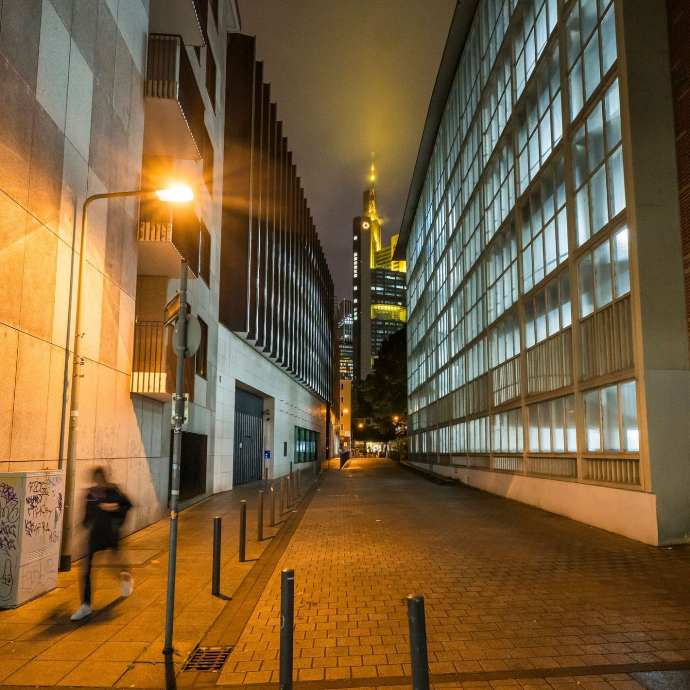 Commerzbank hält trotz Gewinnrückgang an Jahresziel fest