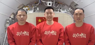 Chinesische Astronauten sitzen nach mutmaßlicher Kollision im Weltraum fest