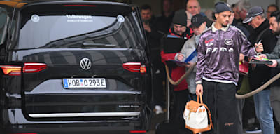 Sané reist mit 8000-Euro-Tasche an und wird vom Bundestrainer in die Pflicht genommen