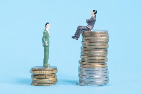 So viel Gehalt sollte man mit 20, 30 oder 40 Jahren verdienen