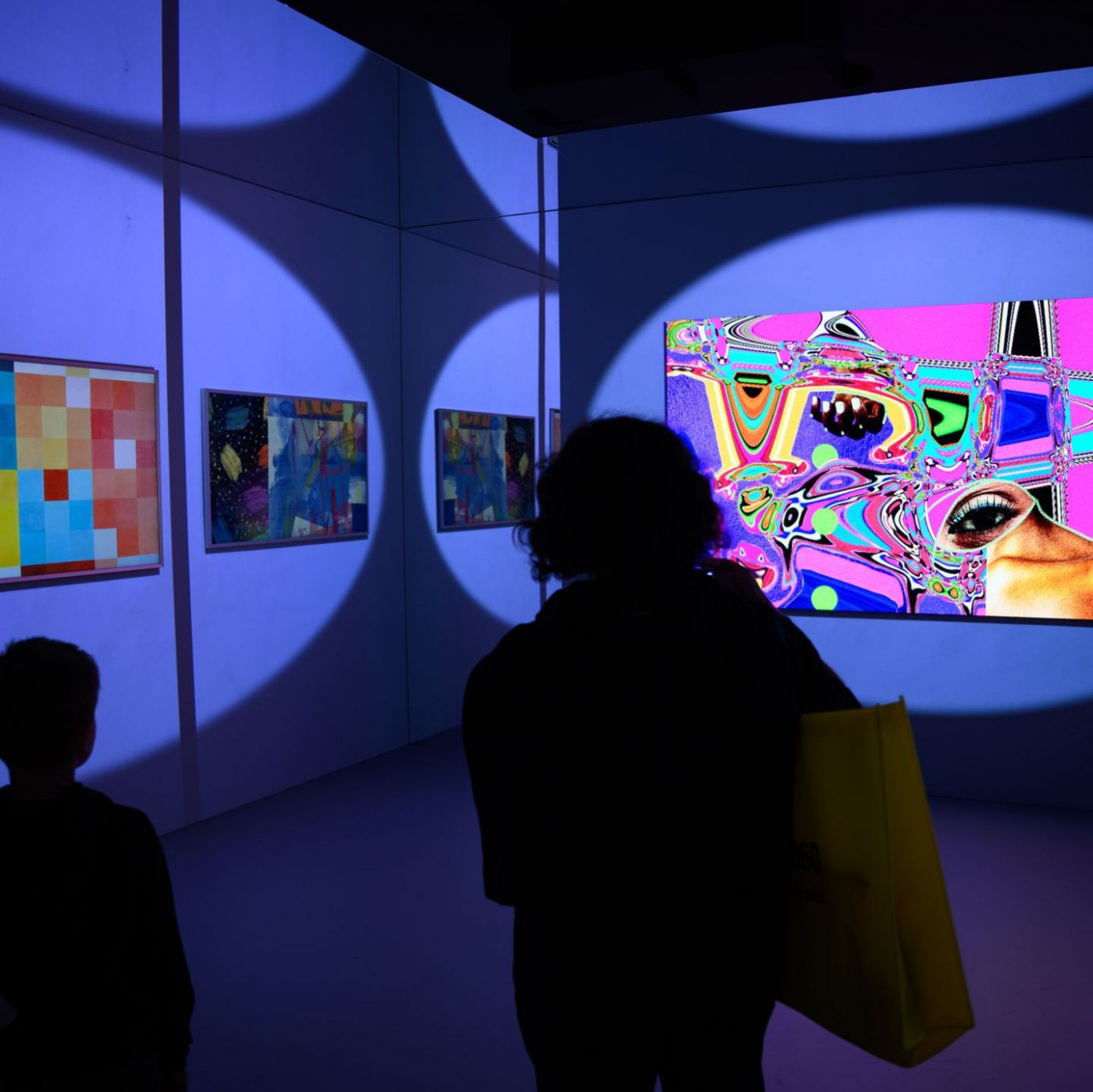 Fernseher und Smartphones vor Weihnachten deutlich billiger